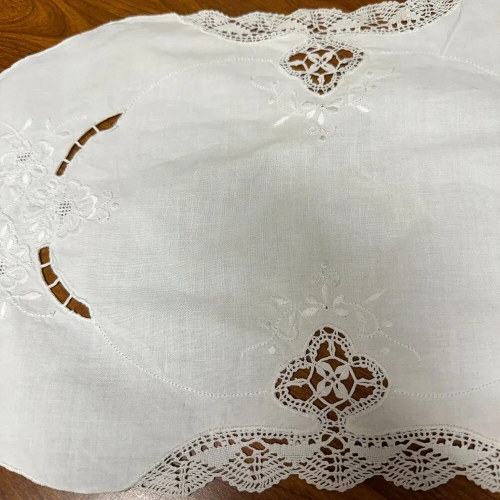 Vintage Centerpiece Doily / Tablecloth 11.5